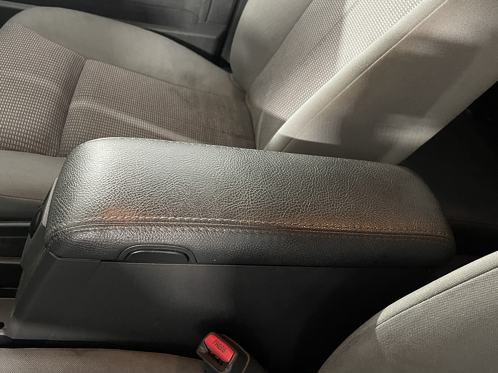 2011 Dodge DAKOTA Located at Dave's GreenLight Auto Sales slide-image