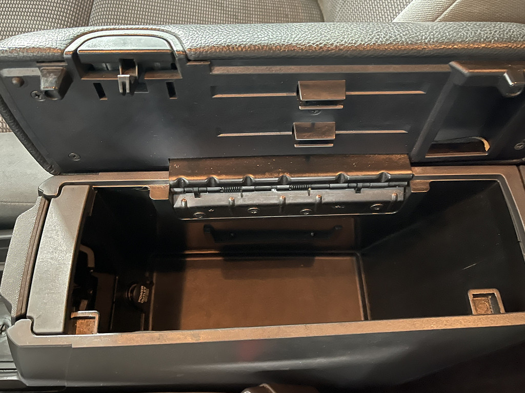 2011 Dodge DAKOTA Located at Dave's GreenLight Auto Sales slide-image