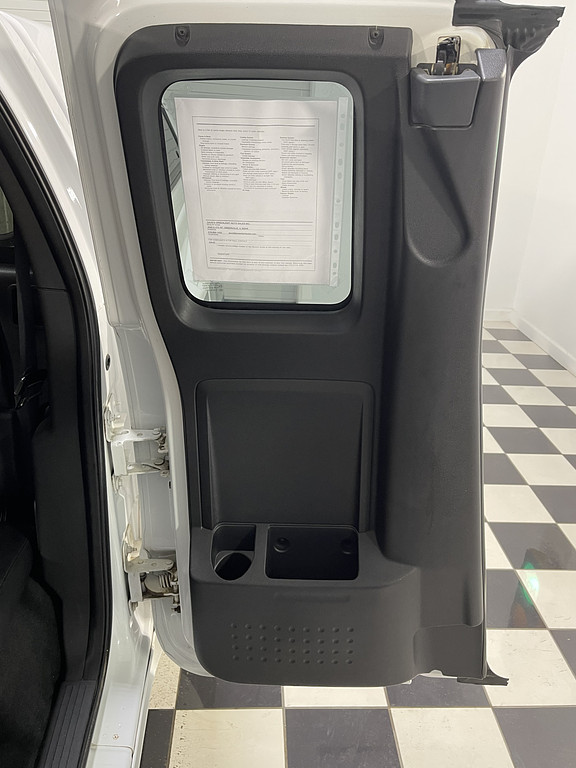 2011 Dodge DAKOTA Located at Dave's GreenLight Auto Sales slide-image