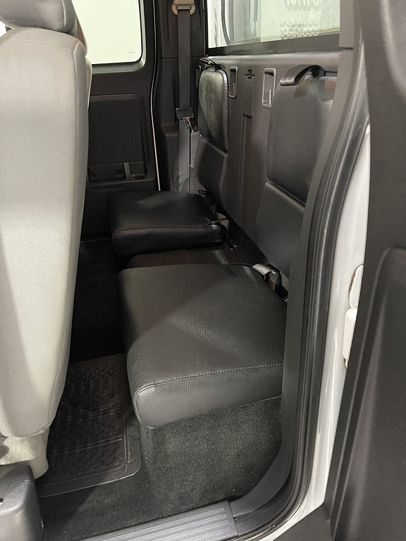 2011 Dodge DAKOTA Located at Dave's GreenLight Auto Sales slide-image