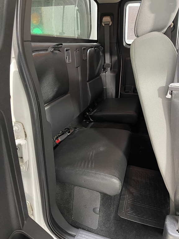 2011 Dodge DAKOTA Located at Dave's GreenLight Auto Sales slide-image