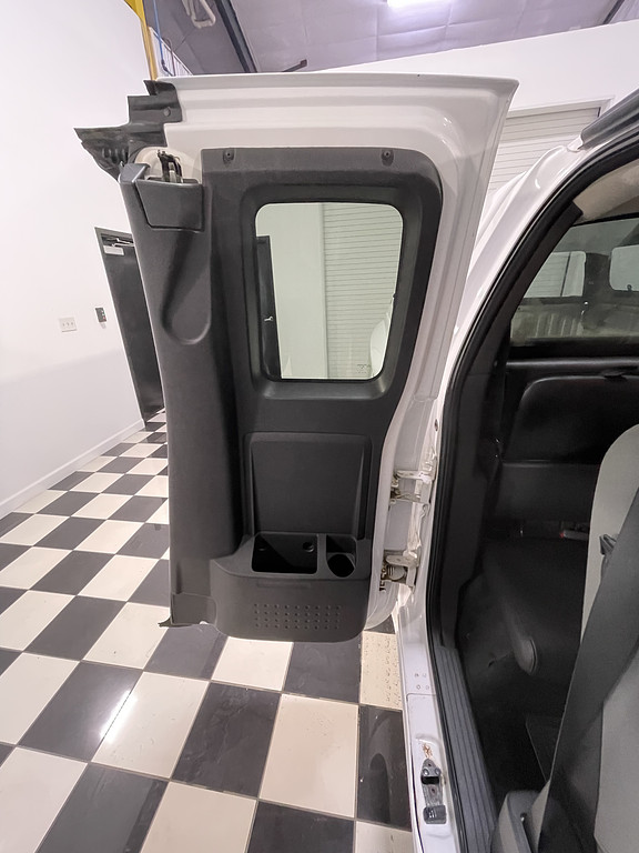 2011 Dodge DAKOTA Located at Dave's GreenLight Auto Sales light-box-slides