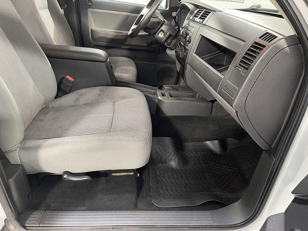 2011 Dodge DAKOTA Located at Dave's GreenLight Auto Sales light-box-slides