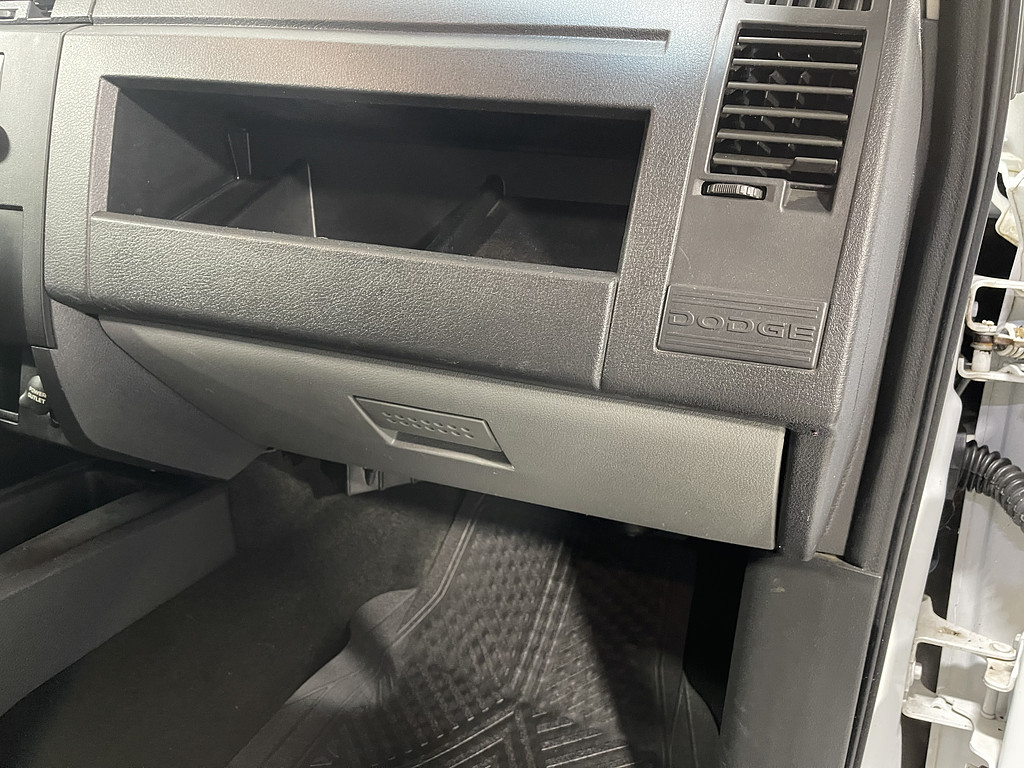 2011 Dodge DAKOTA Located at Dave's GreenLight Auto Sales slide-image