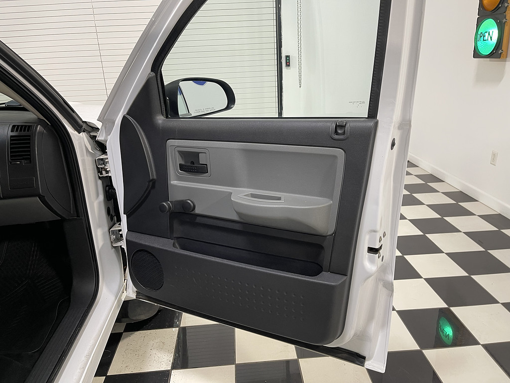 2011 Dodge DAKOTA Located at Dave's GreenLight Auto Sales light-box-slides