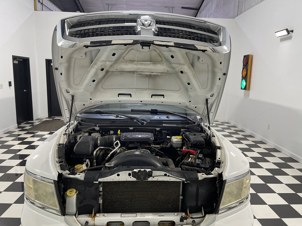 2011 Dodge DAKOTA Located at Dave's GreenLight Auto Sales light-box-slides