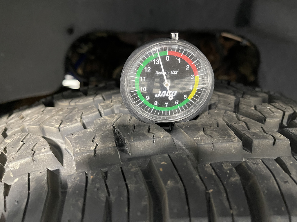 2011 Dodge DAKOTA Located at Dave's GreenLight Auto Sales slide-image