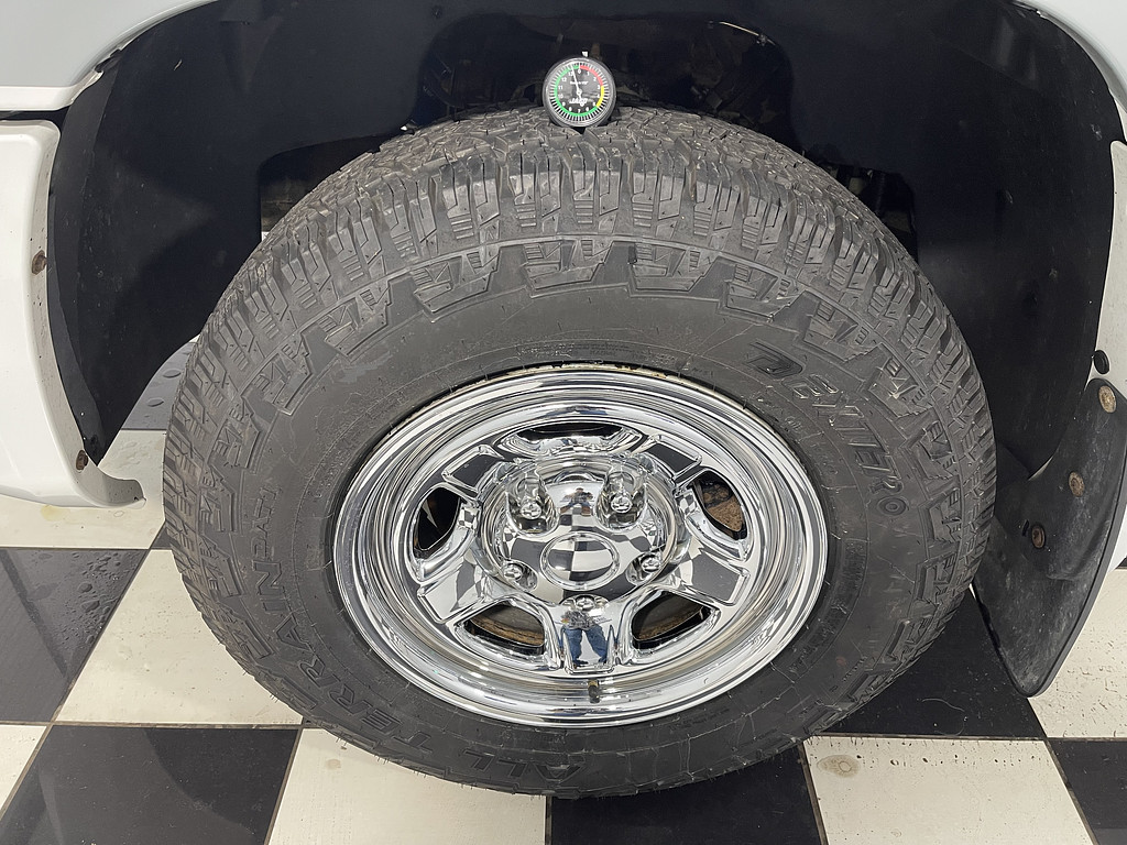 2011 Dodge DAKOTA Located at Dave's GreenLight Auto Sales light-box-slides