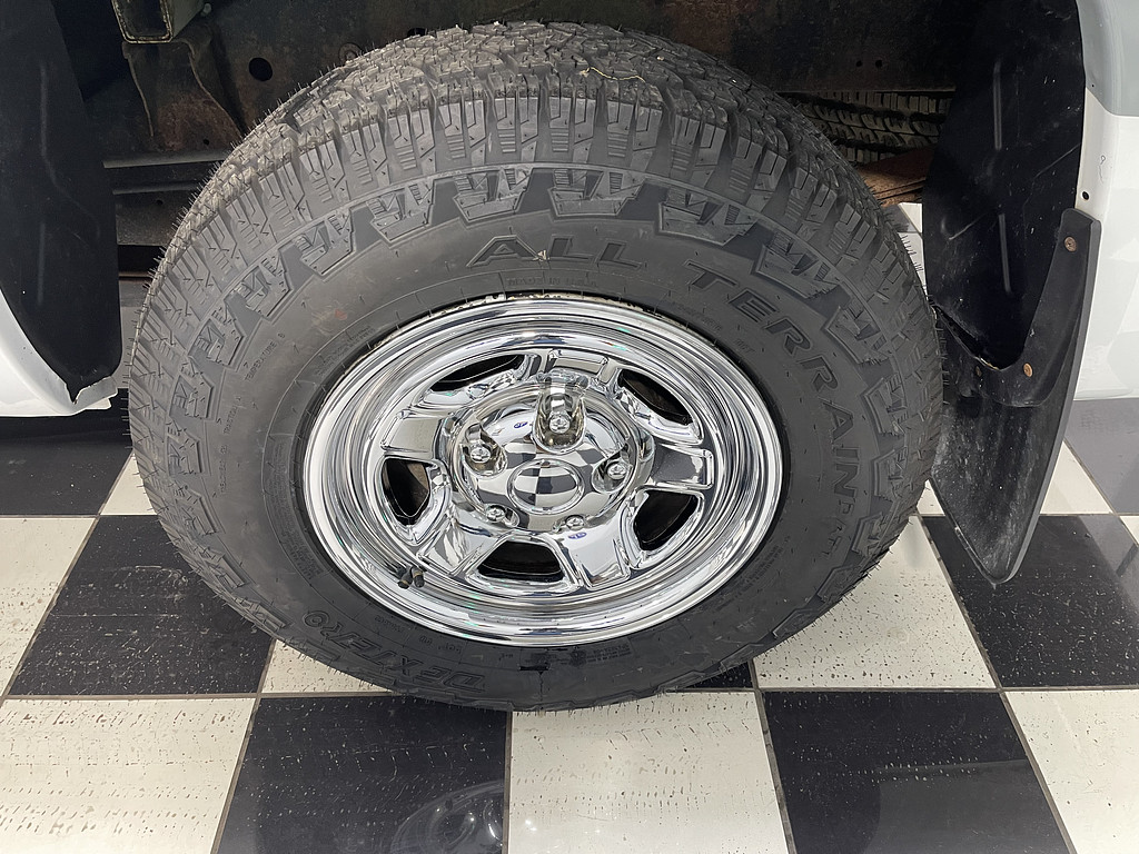 2011 Dodge DAKOTA Located at Dave's GreenLight Auto Sales light-box-slides