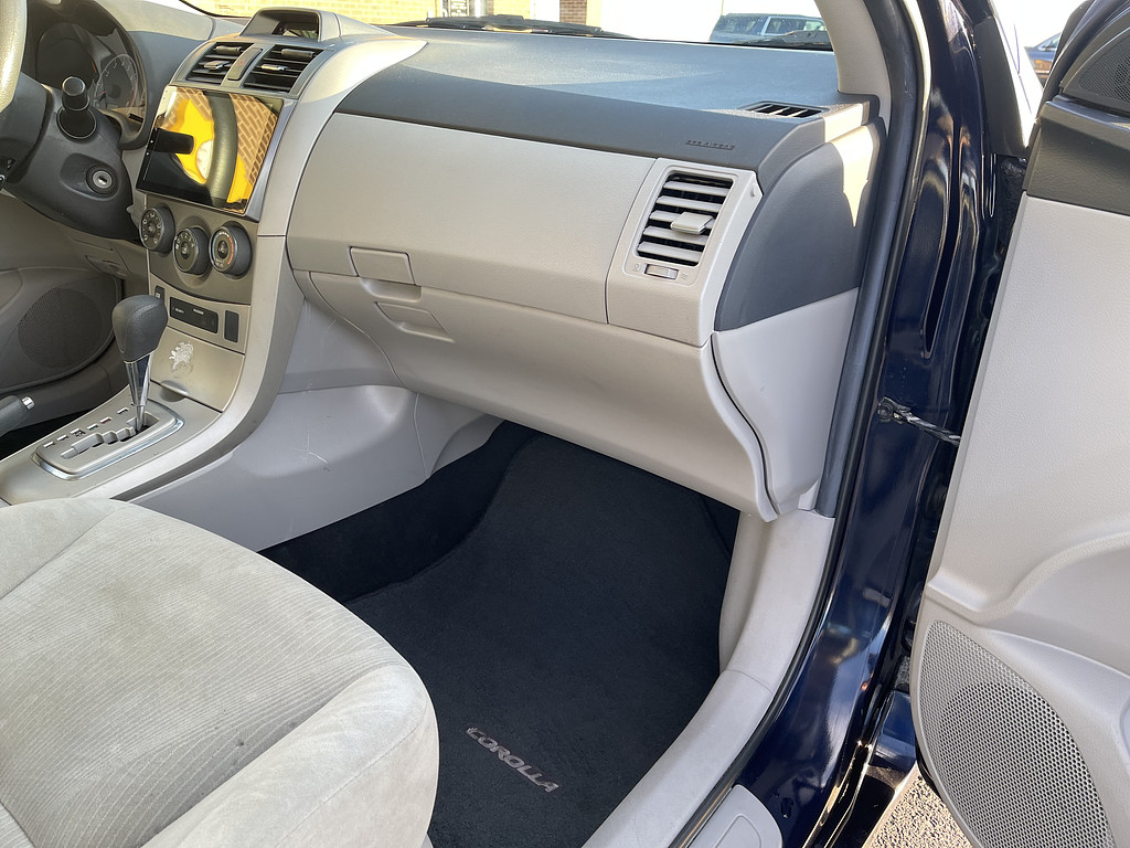 2013 Toyota Corolla BASE S LE Located at Dave's GreenLight Auto Sales light-box-slides