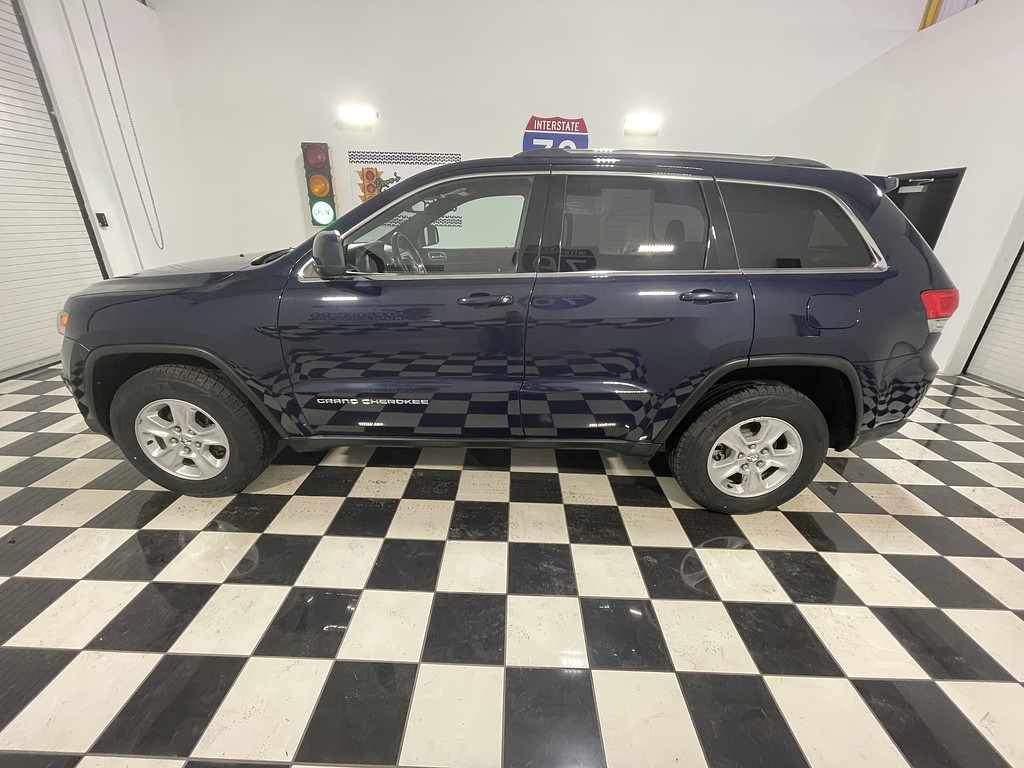 2016 Jeep GRAND CHEROKEE LARED Located at Dave's GreenLight Auto Sales slide-image