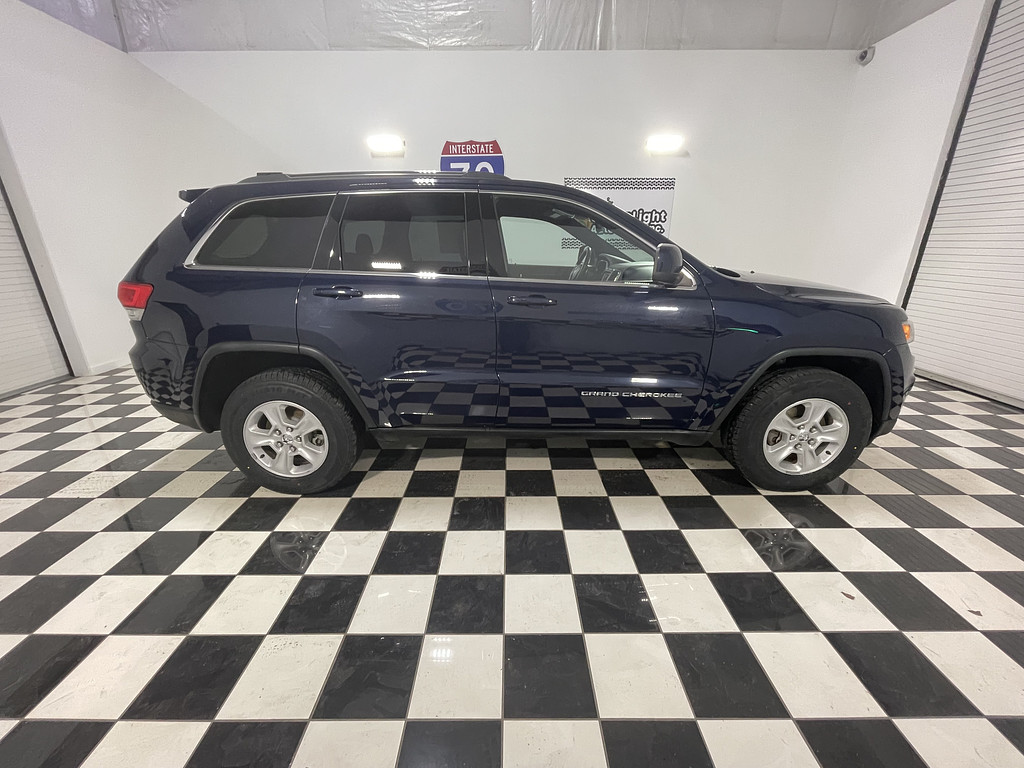 2016 Jeep GRAND CHEROKEE LARED Located at Dave's GreenLight Auto Sales light-box-slides