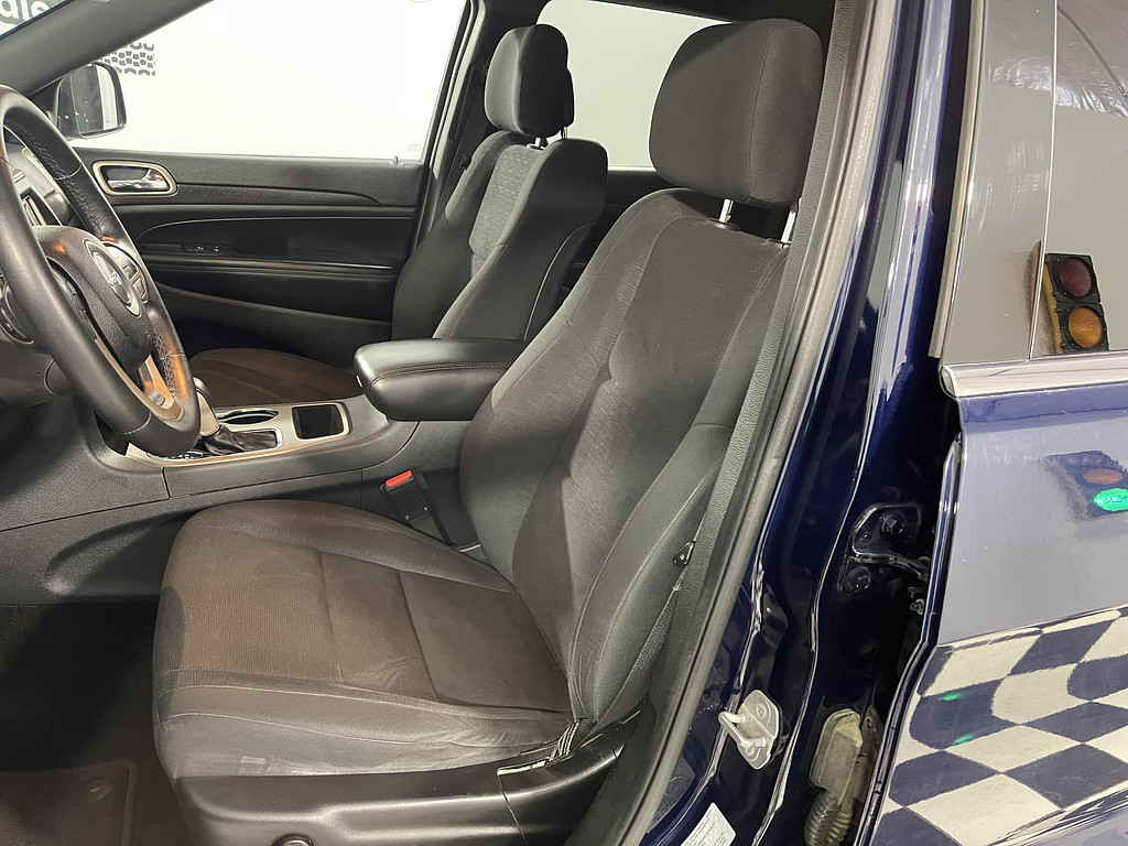 2016 Jeep GRAND CHEROKEE LARED Located at Dave's GreenLight Auto Sales light-box-slides