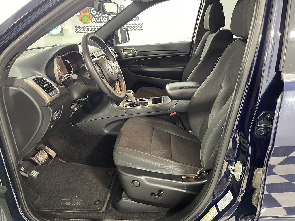 2016 Jeep GRAND CHEROKEE LARED Located at Dave's GreenLight Auto Sales light-box-slides