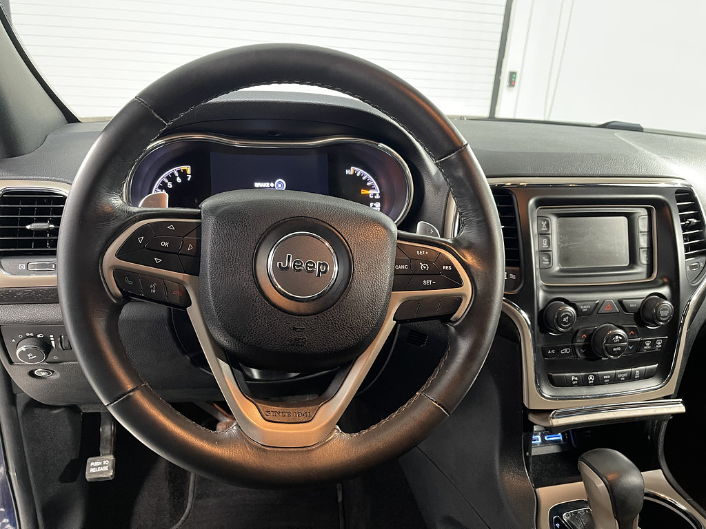 2016 Jeep GRAND CHEROKEE LARED Located at Dave's GreenLight Auto Sales slide-image