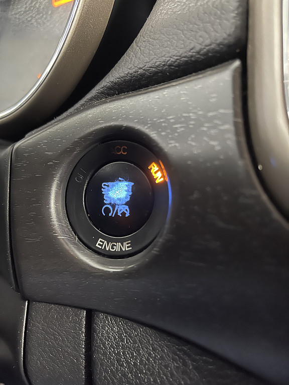 2016 Jeep GRAND CHEROKEE LARED Located at Dave's GreenLight Auto Sales light-box-slides