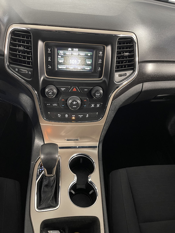 2016 Jeep GRAND CHEROKEE LARED Located at Dave's GreenLight Auto Sales light-box-slides