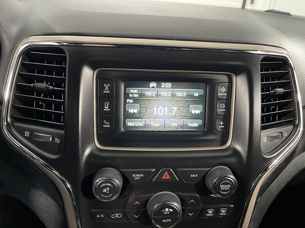 2016 Jeep GRAND CHEROKEE LARED Located at Dave's GreenLight Auto Sales light-box-slides