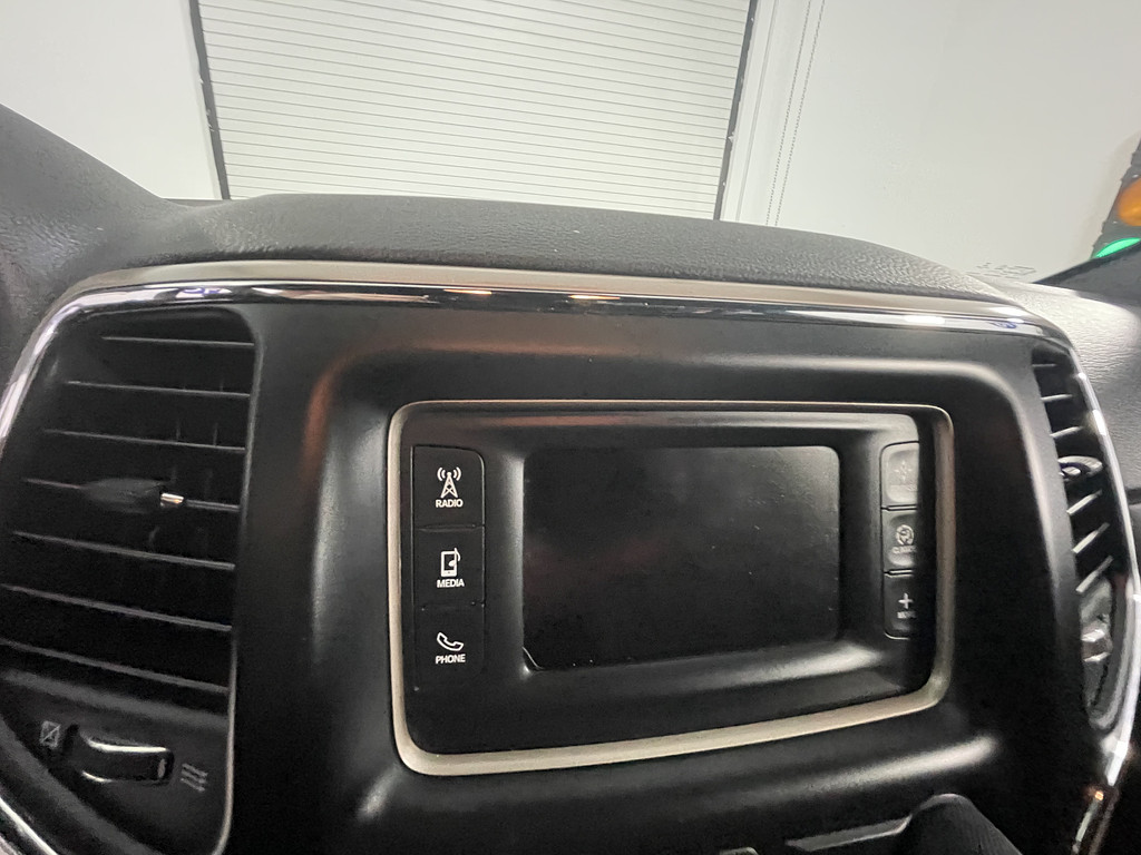 2016 Jeep GRAND CHEROKEE LARED Located at Dave's GreenLight Auto Sales light-box-slides