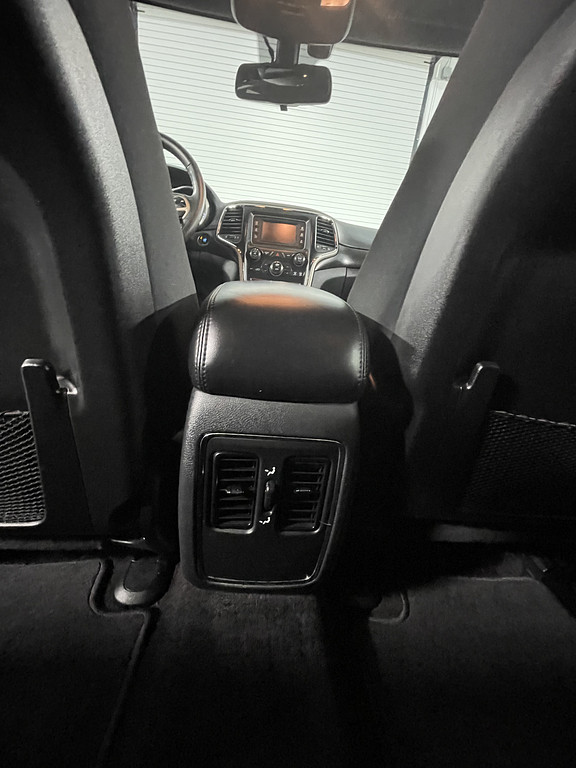 2016 Jeep GRAND CHEROKEE LARED Located at Dave's GreenLight Auto Sales light-box-slides