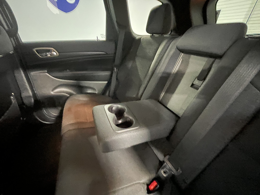 2016 Jeep GRAND CHEROKEE LARED Located at Dave's GreenLight Auto Sales light-box-slides