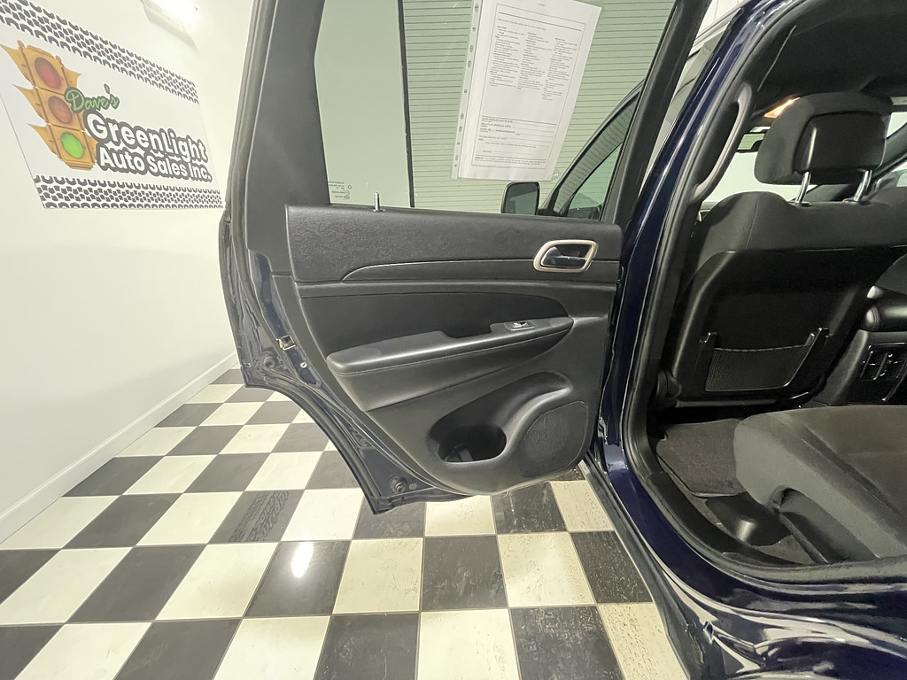 2016 Jeep GRAND CHEROKEE LARED Located at Dave's GreenLight Auto Sales light-box-slides