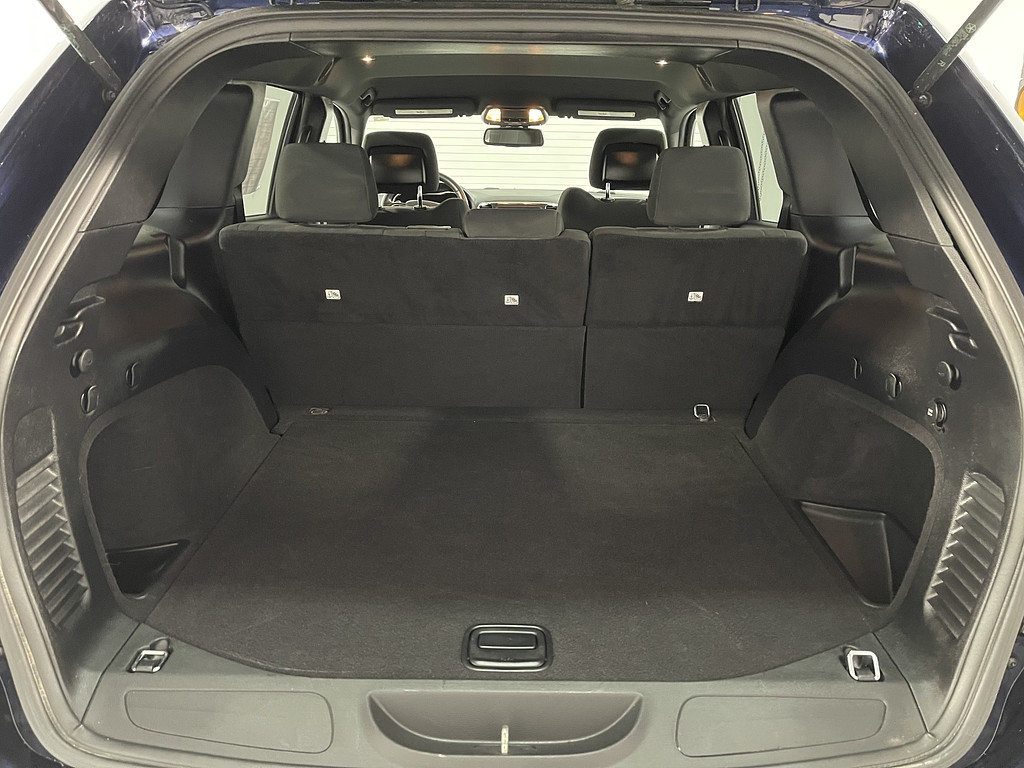 2016 Jeep GRAND CHEROKEE LARED Located at Dave's GreenLight Auto Sales light-box-slides