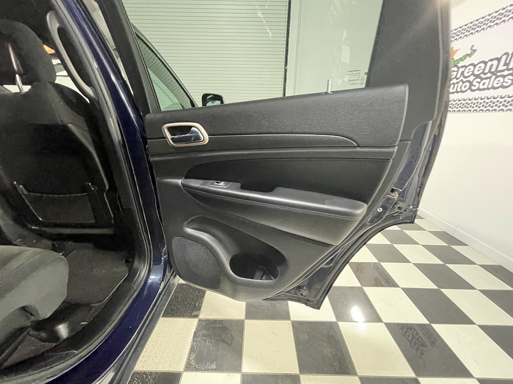 2016 Jeep GRAND CHEROKEE LARED Located at Dave's GreenLight Auto Sales light-box-slides