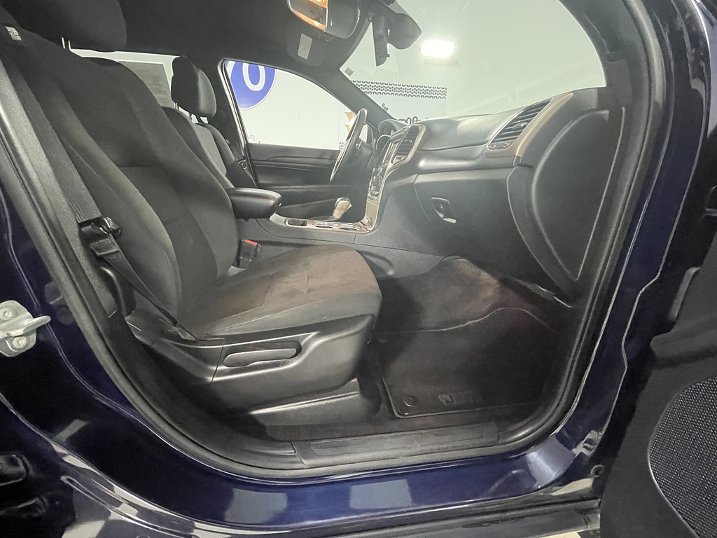 2016 Jeep GRAND CHEROKEE LARED Located at Dave's GreenLight Auto Sales light-box-slides