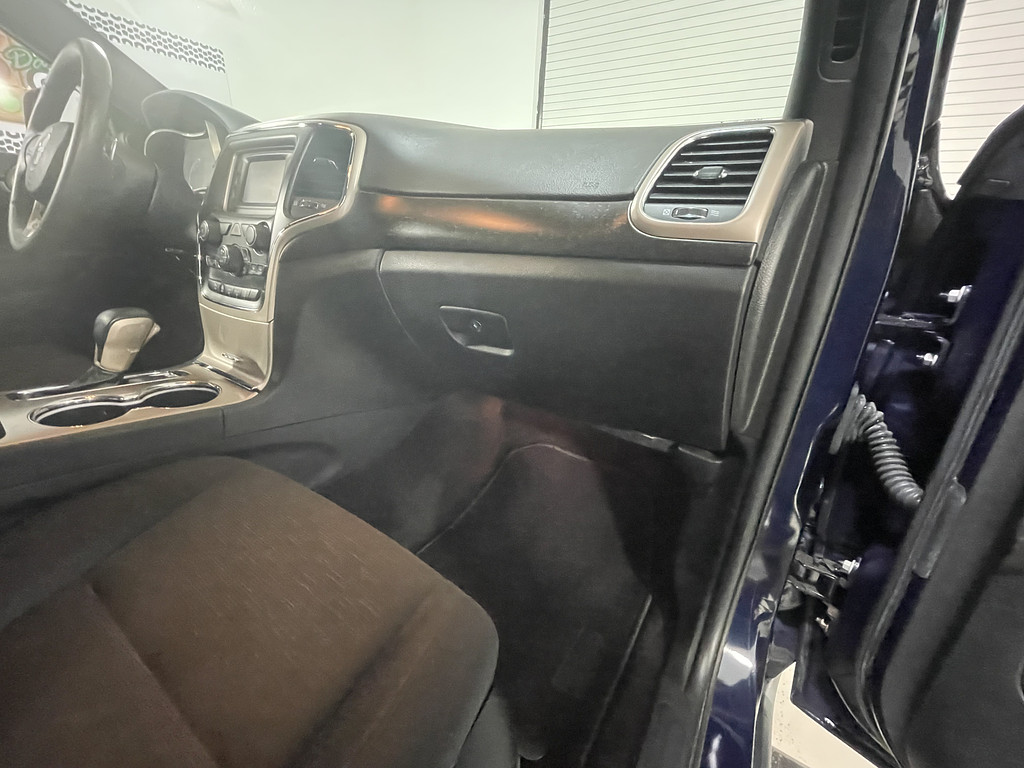 2016 Jeep GRAND CHEROKEE LARED Located at Dave's GreenLight Auto Sales slide-image