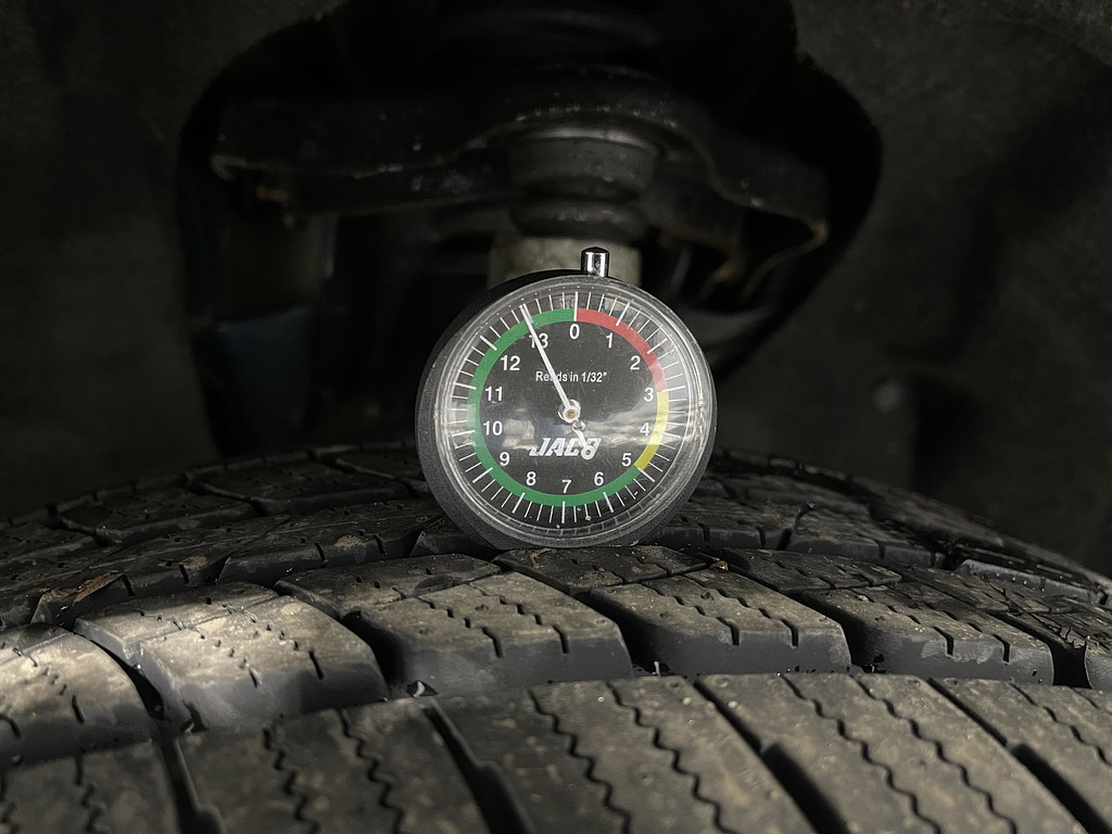 2016 Jeep GRAND CHEROKEE LARED Located at Dave's GreenLight Auto Sales slide-image