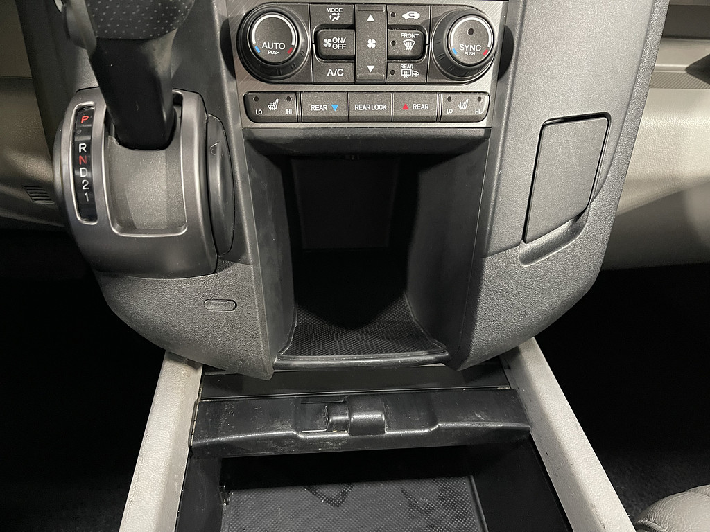 2015 Honda PILOT EXL Located at Dave's GreenLight Auto Sales slide-image