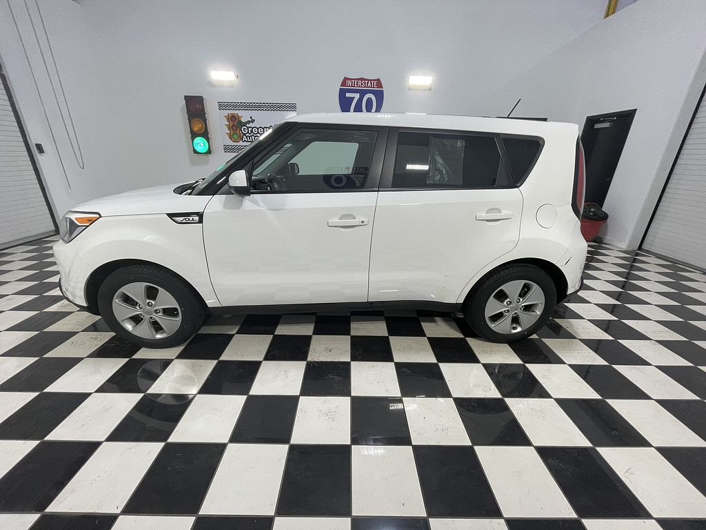 2015 Kia Soul base Located at Dave's GreenLight Auto Sales slide-image
