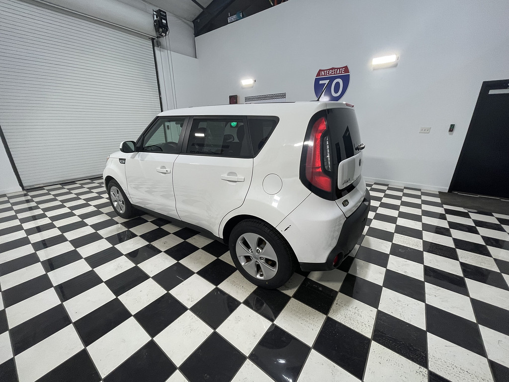 2015 Kia Soul base Located at Dave's GreenLight Auto Sales slide-image