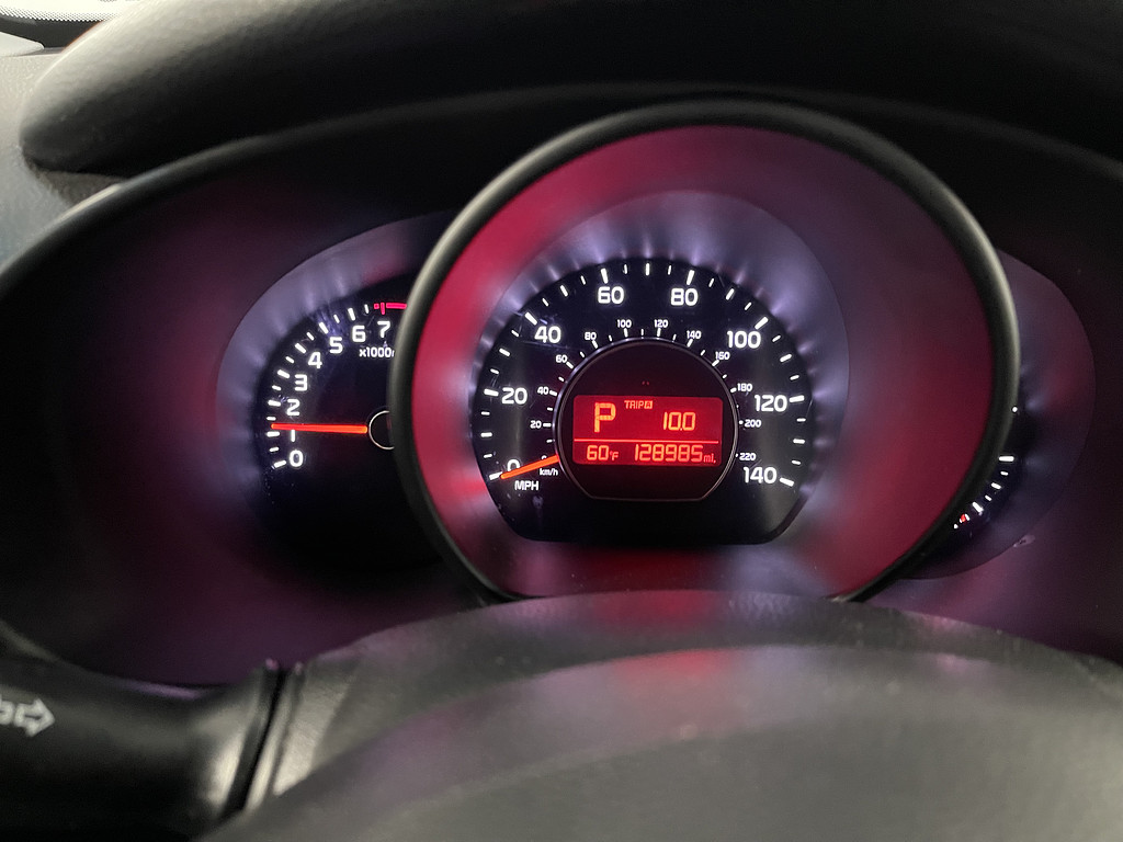 2015 Kia Soul base Located at Dave's GreenLight Auto Sales slide-image