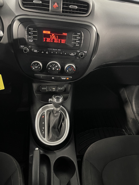 2015 Kia Soul base Located at Dave's GreenLight Auto Sales slide-image