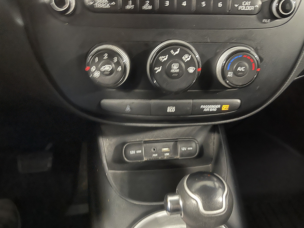 2015 Kia Soul base Located at Dave's GreenLight Auto Sales slide-image