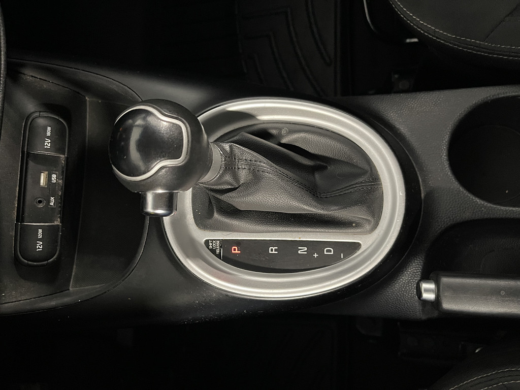 2015 Kia Soul base Located at Dave's GreenLight Auto Sales slide-image