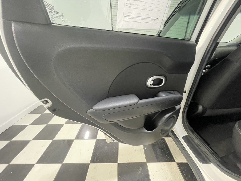 2015 Kia Soul base Located at Dave's GreenLight Auto Sales slide-image