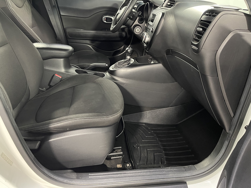 2015 Kia Soul base Located at Dave's GreenLight Auto Sales slide-image