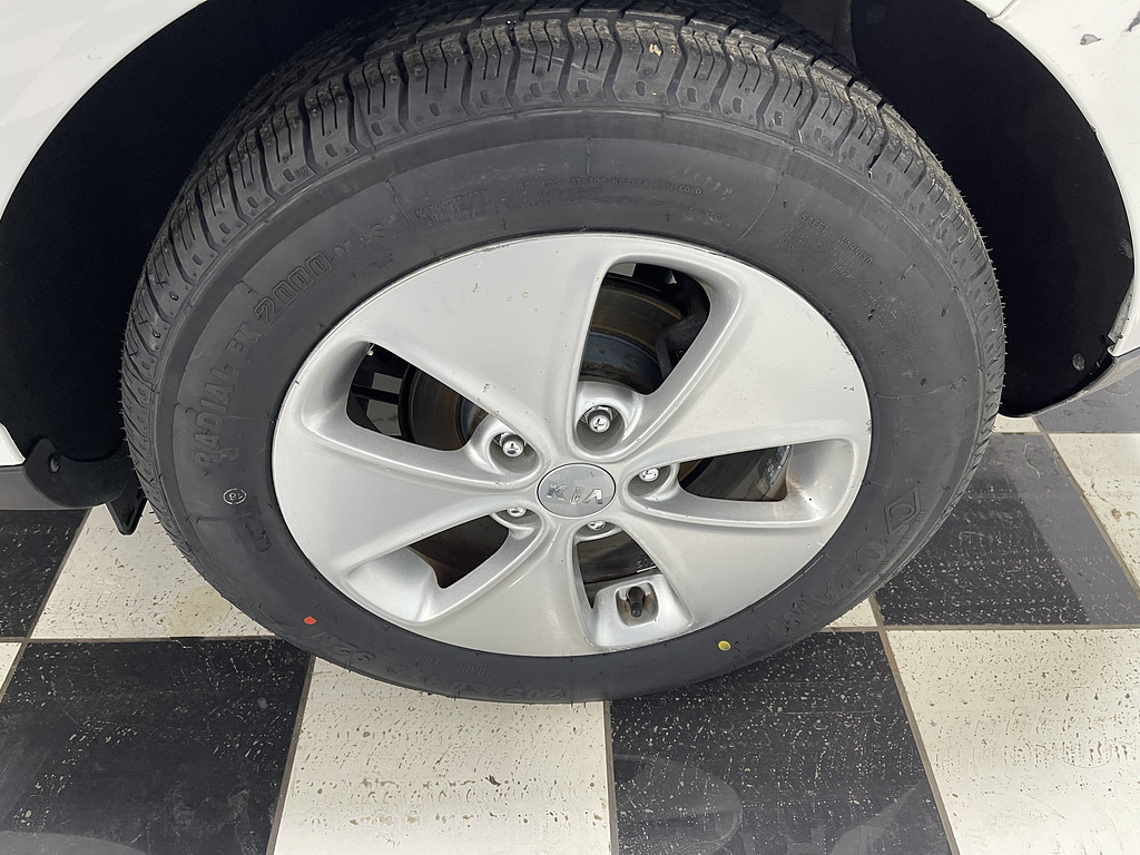 2015 Kia Soul base Located at Dave's GreenLight Auto Sales slide-image