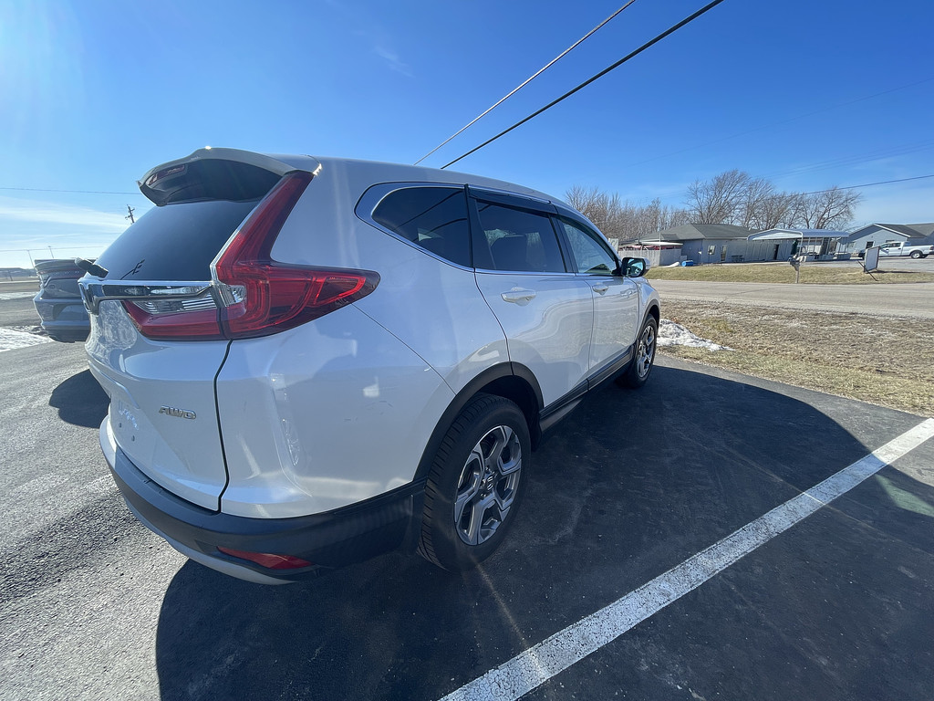 2018 Honda CR-V EX-L Located at Dave's GreenLight Auto Sales light-box-slides