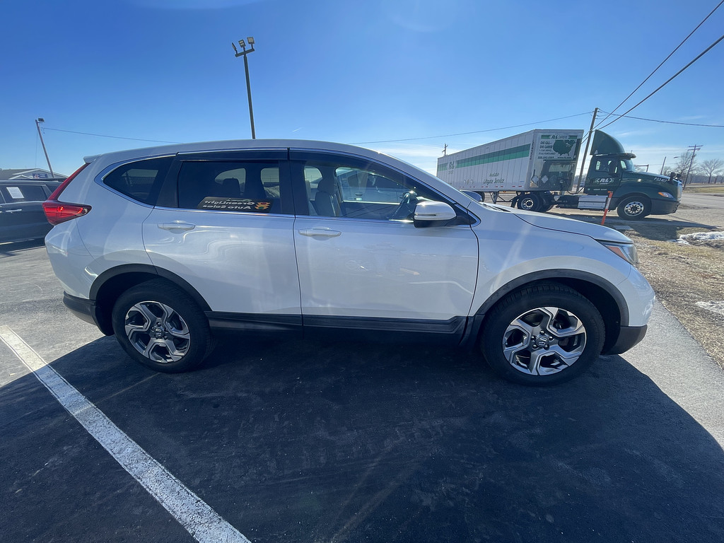 2018 Honda CR-V EX-L Located at Dave's GreenLight Auto Sales light-box-slides