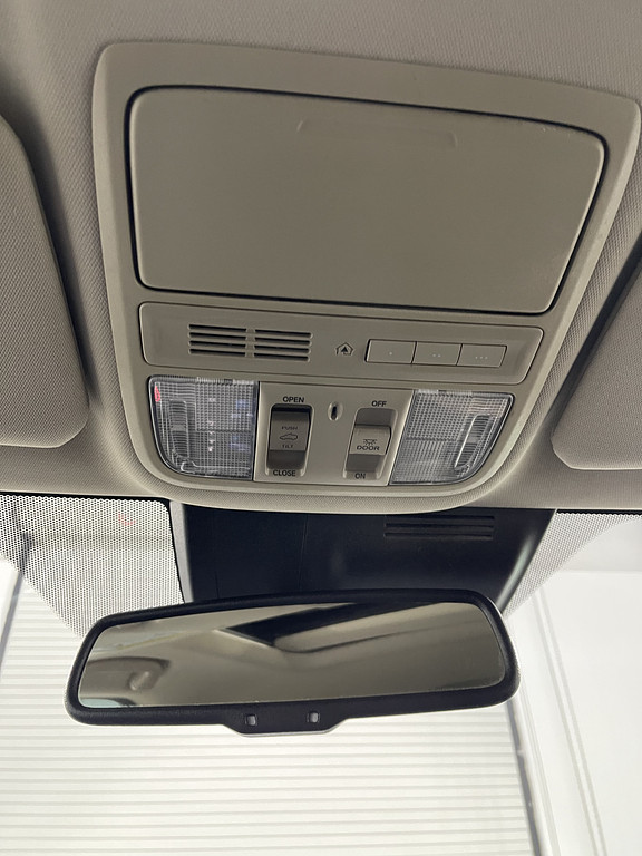 2018 Honda CR-V EX-L Located at Dave's GreenLight Auto Sales light-box-slides