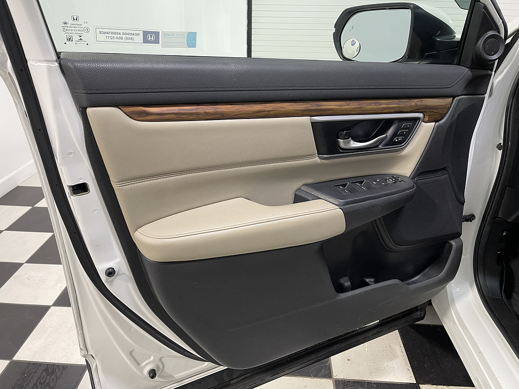 2018 Honda CR-V EX-L Located at Dave's GreenLight Auto Sales light-box-slides