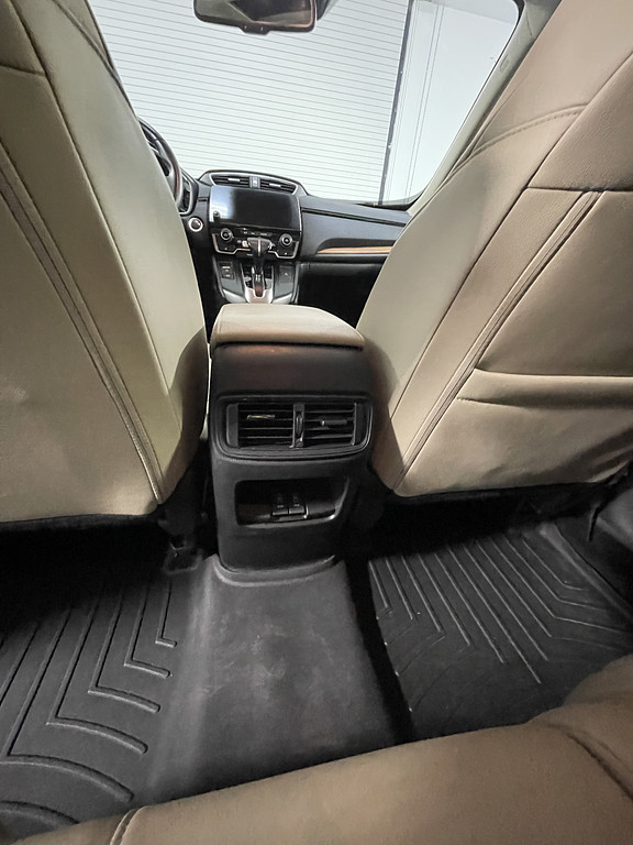 2018 Honda CR-V EX-L Located at Dave's GreenLight Auto Sales light-box-slides