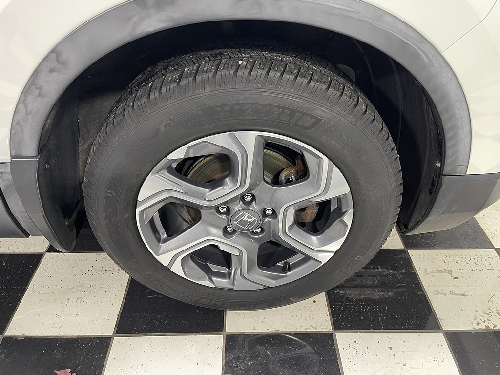 2018 Honda CR-V EX-L Located at Dave's GreenLight Auto Sales light-box-slides