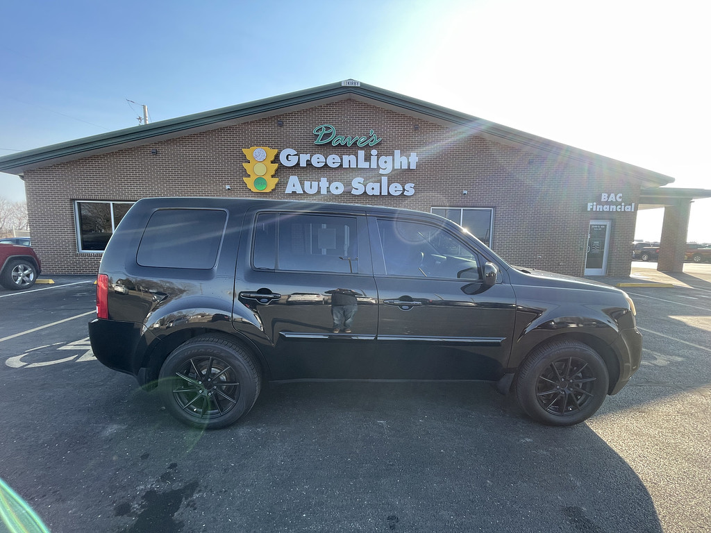 2014 Honda PILOT EX Located at Dave's GreenLight Auto Sales light-box-slides