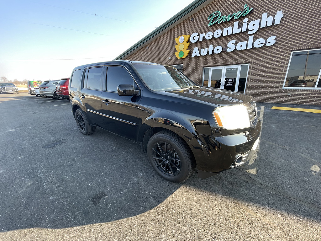 2014 Honda PILOT EX Located at Dave's GreenLight Auto Sales light-box-slides