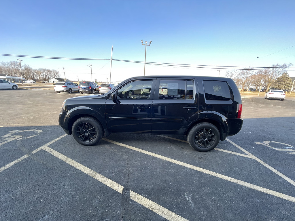 2014 Honda PILOT EX Located at Dave's GreenLight Auto Sales light-box-slides